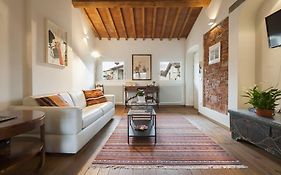 Poet's Santo Spirito Apt.